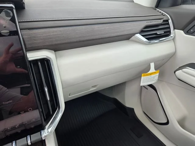 2026 GMC Acadia Denali - Photo 29