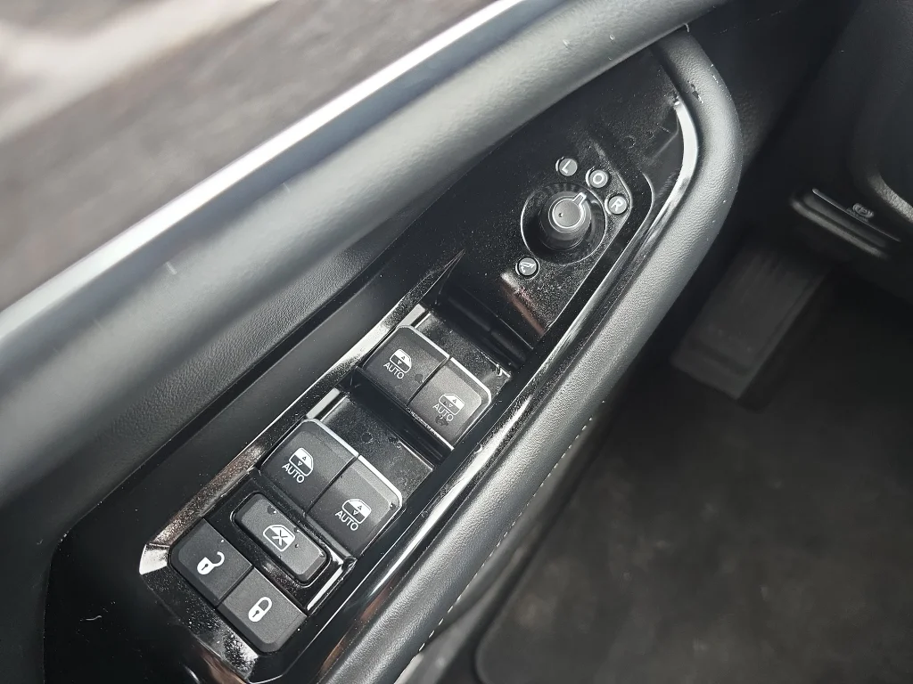 Used 2022 Bright White Jeep Overland image 19