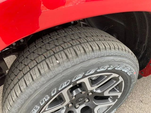 New 2026 Molten Red Pearl-Coat Exterior Paint RAM Laramie image 28