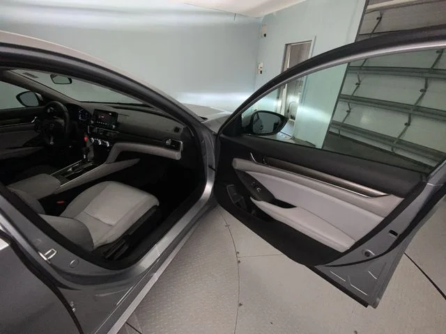 Used 2018  Honda LX image 23