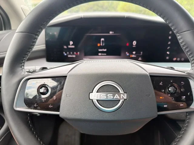 Used 2025 White Nissan SL image 17