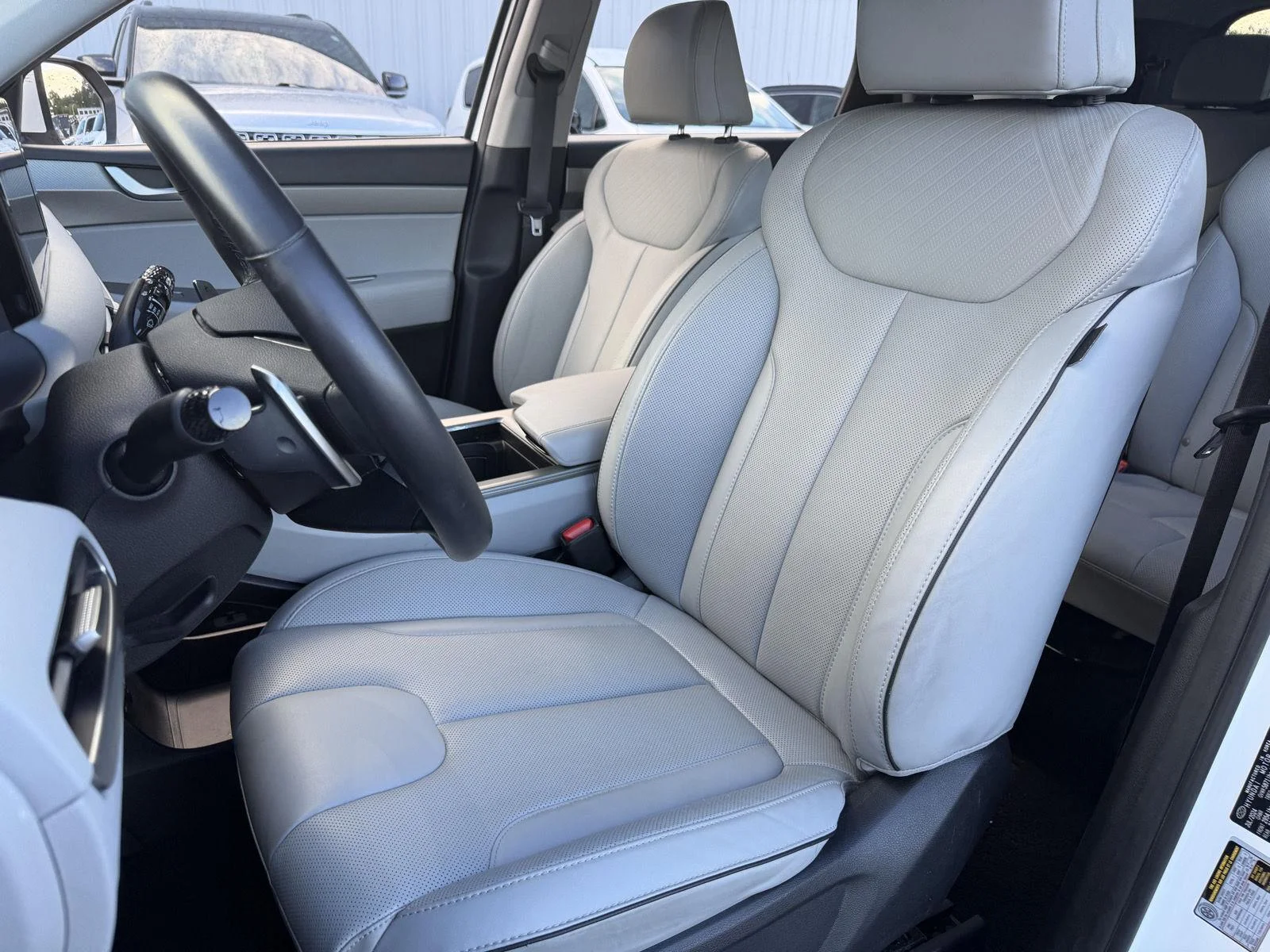 Used 2025 Hyper White Hyundai SEL image 18