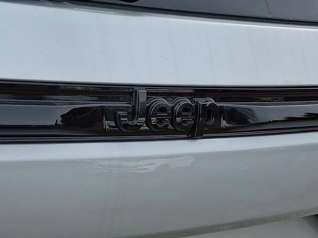 New 2026 Silver Zynith Jeep Laredo Altitude image 21