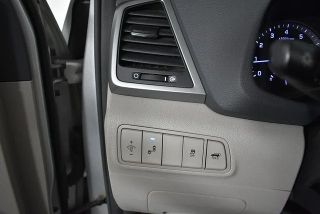 Used 2017 Silver Hyundai Sport image 43