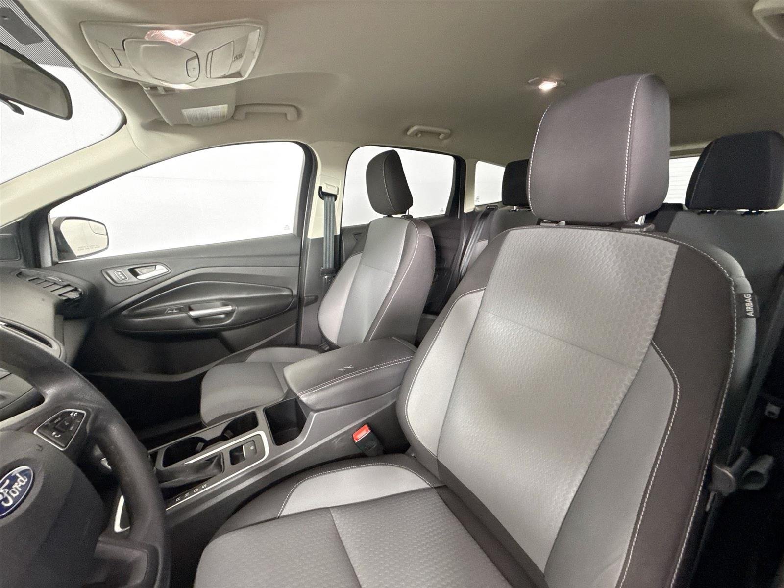 Used 2018 Ingot Silver Ford SE image 3