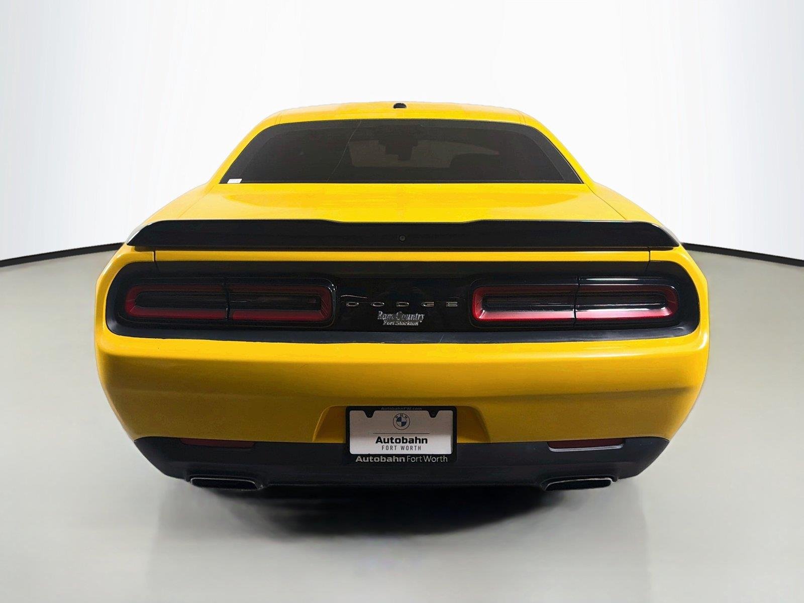 Used 2018 Pitch Black Clearcoat Dodge SXT image 6