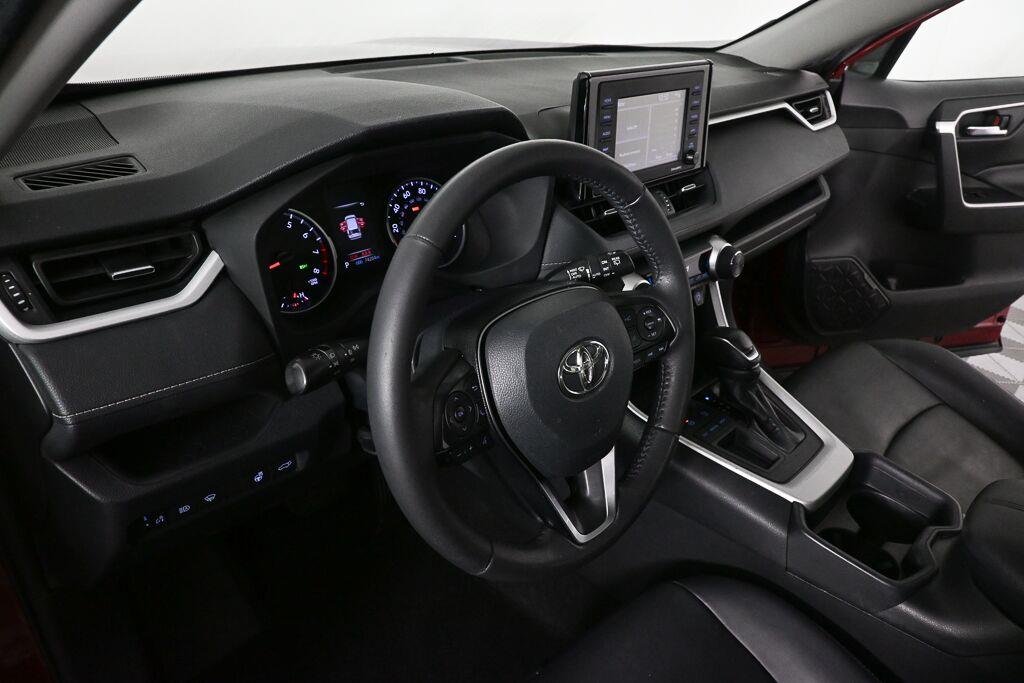 Used 2020 Ruby Flare Pearl TOYOTA XLE Premium image 8