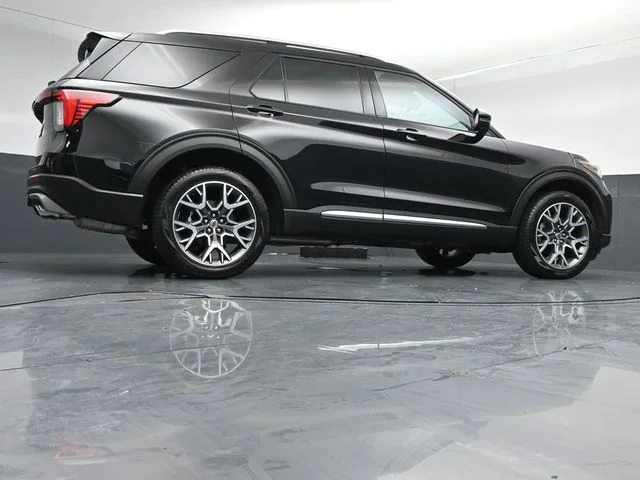 Used 2025 Black Metallic Ford Platinum image 45