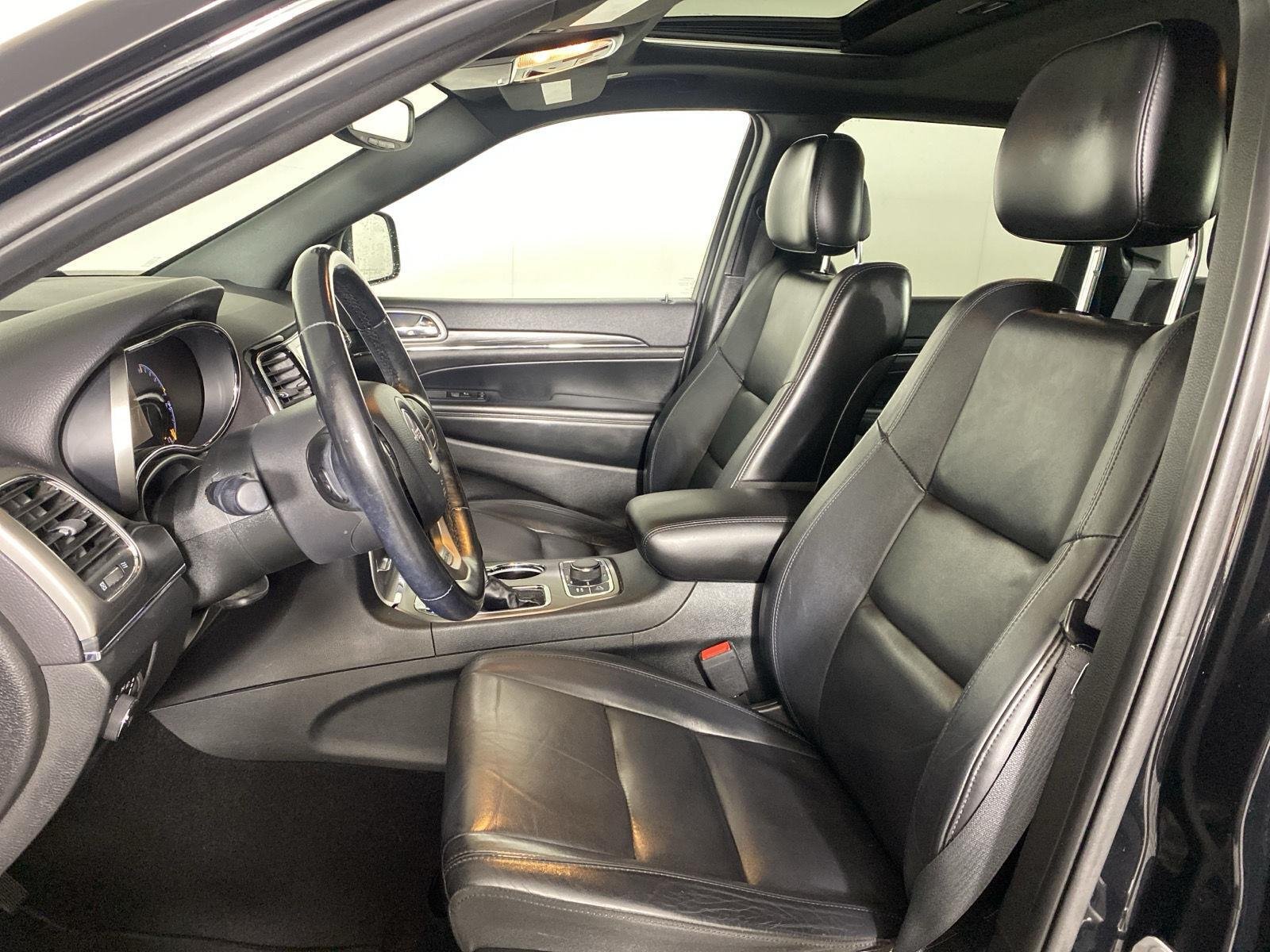 Used 2020 Diamond Black Crystal Pearlcoat Jeep Limited image 10