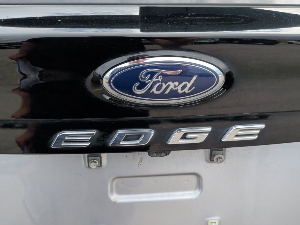 Used 2022 Iconic Silver Metallic Ford SE image 8