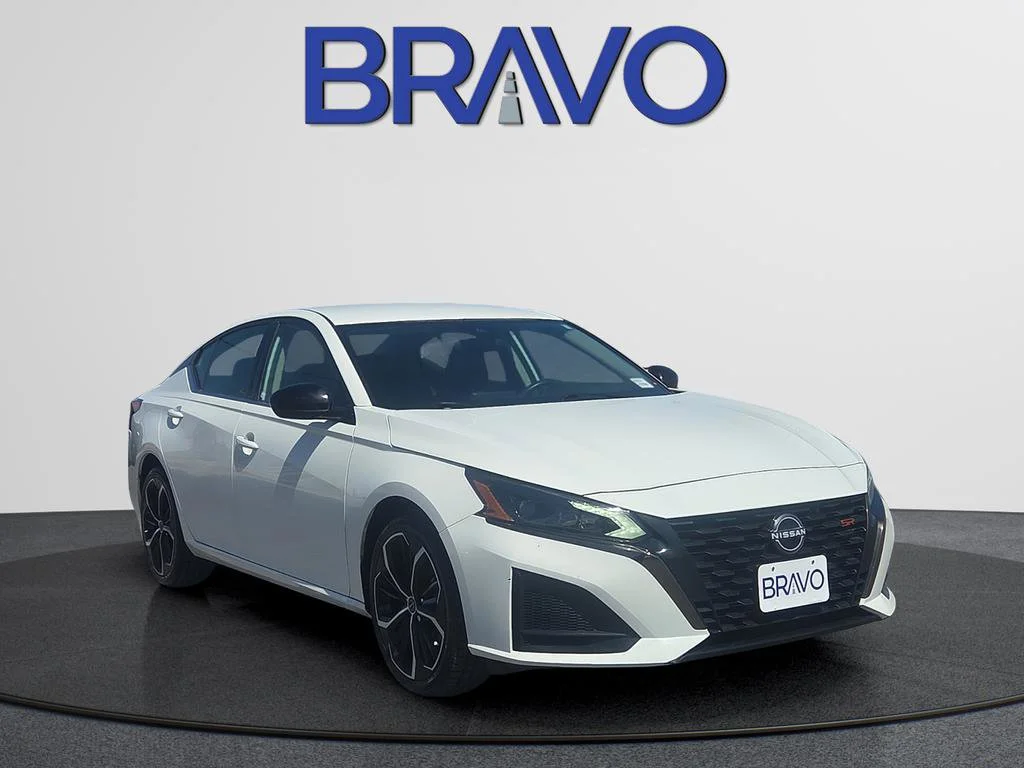 Used 2024  Nissan 2.5 SR image 2
