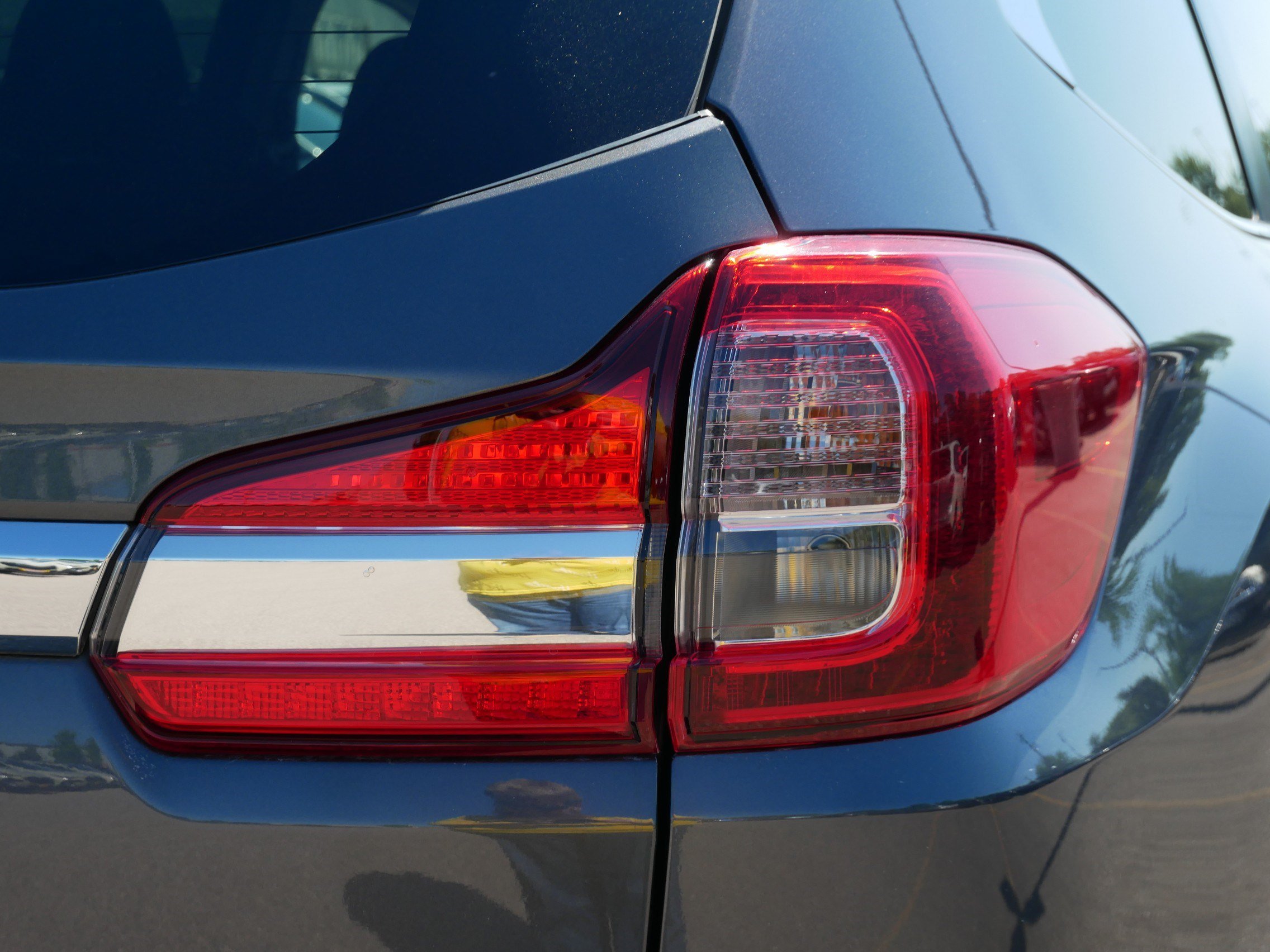 Used 2020 Magnetite Gray Metallic Subaru Premium image 17