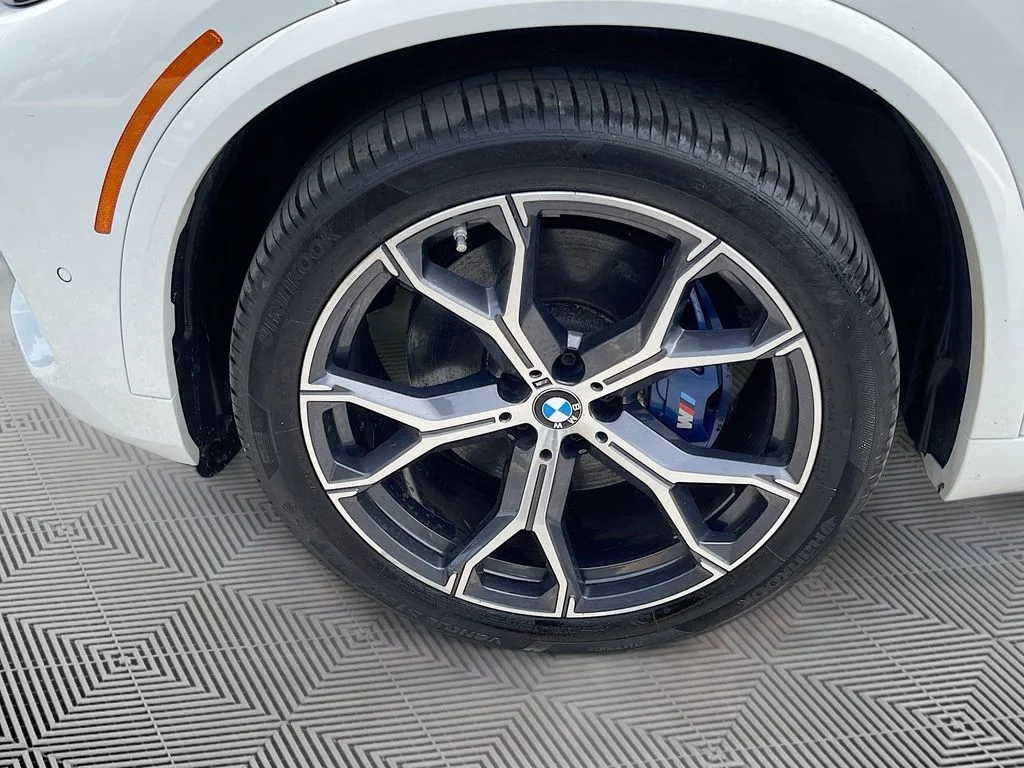 Used 2022 White BMW xDrive40i image 33