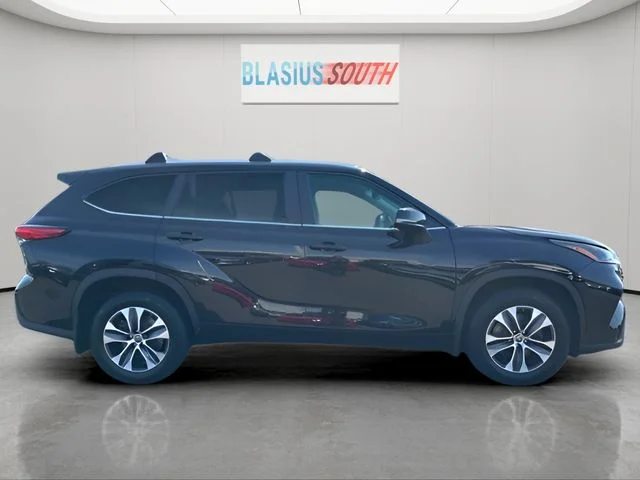 Used 2023 Black Toyota XLE image 2