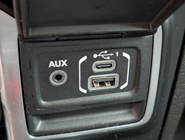 Used 2025 Crystal Metallic Jeep Sport image 34