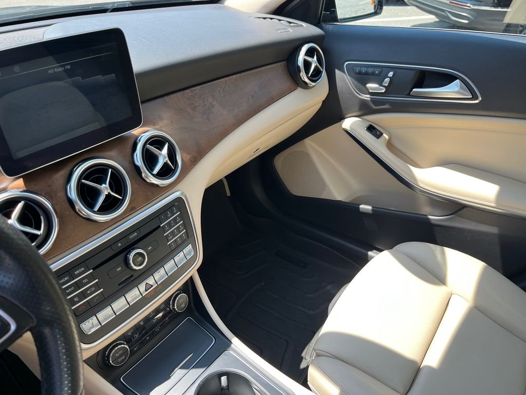 Used 2018  Mercedes-Benz GLA 250 image 22
