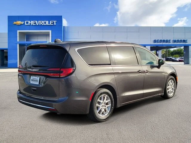 Used 2023 Granite Crystal M Chrysler Touring L image 4