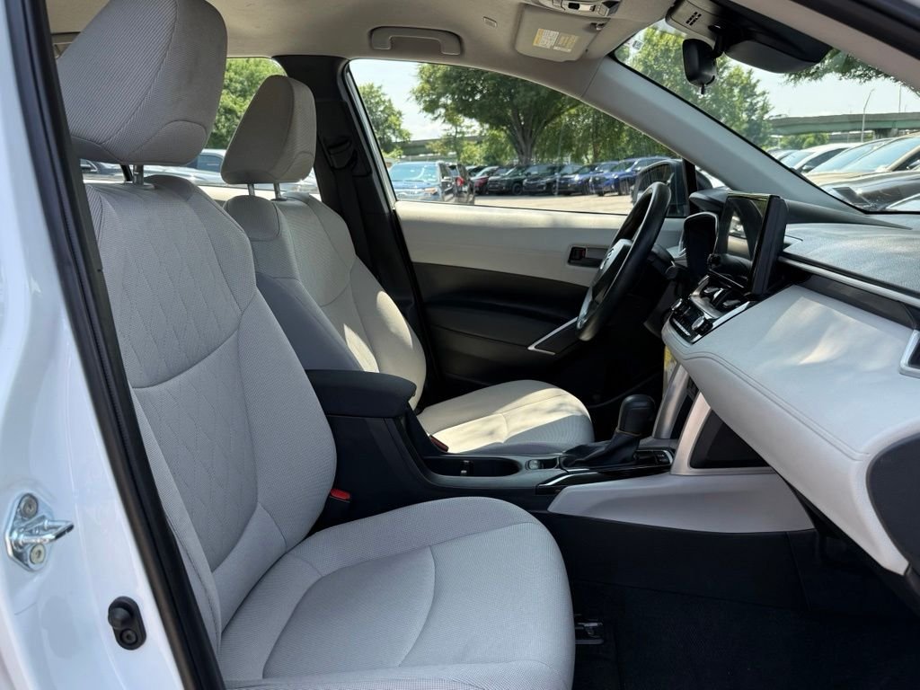 Used 2024 White Toyota L image 30