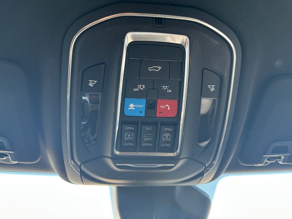Used 2025 White Jeep Limited image 29