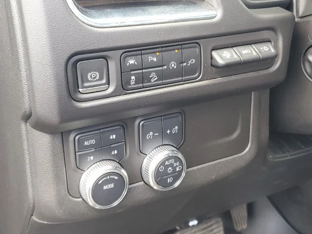 Used 2021 ONYX BLACK GMC AT4 image 16