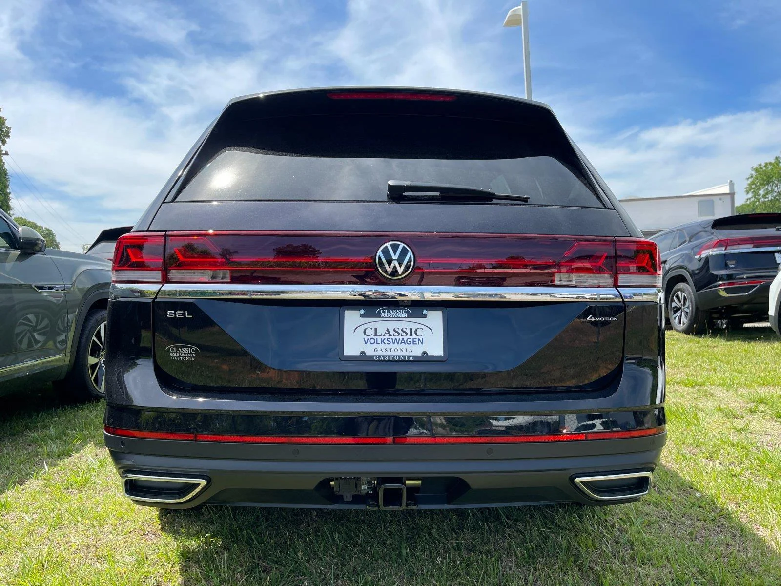 New 2026 deep black pearl Volkswagen 2.0T SEL image 4