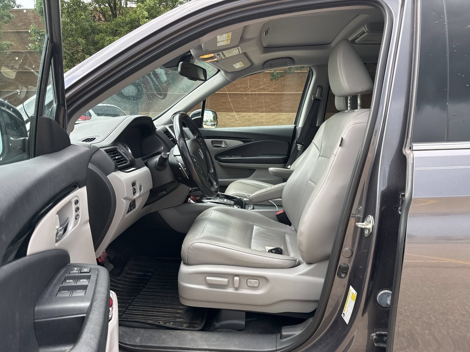 Used 2018 Modern Steel Metallic Honda Touring image 3