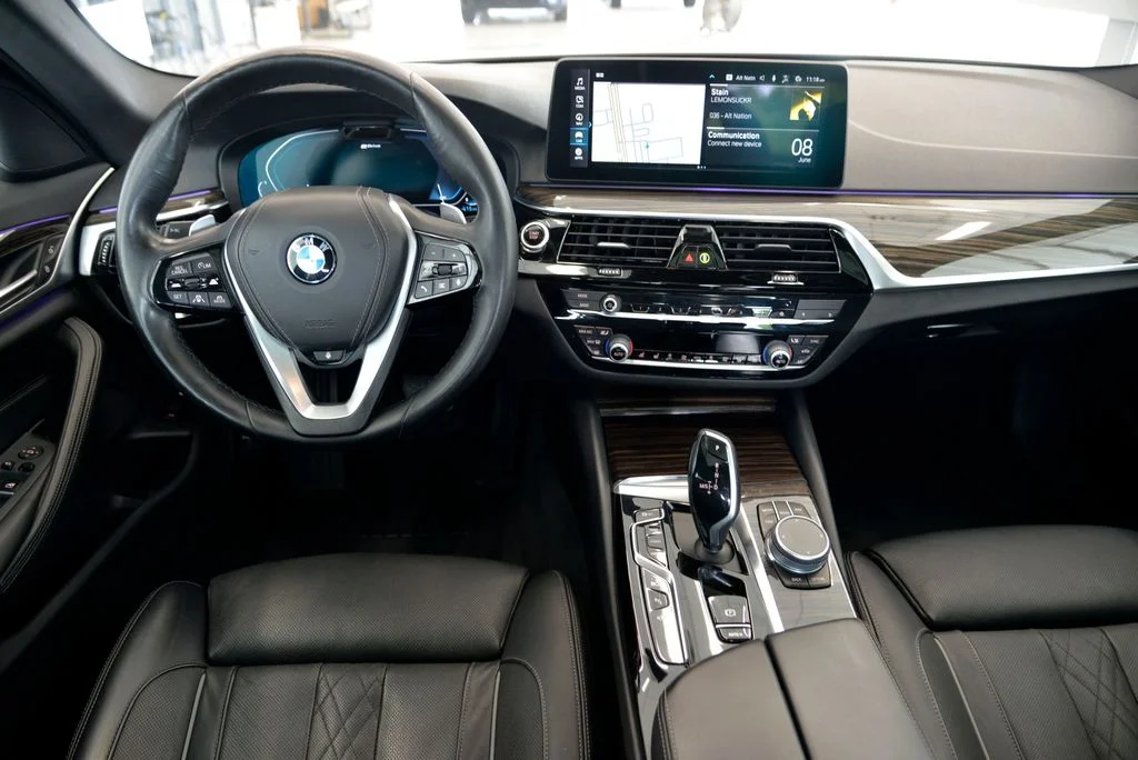 Used 2021 White BMW 530e iPerformance image 17