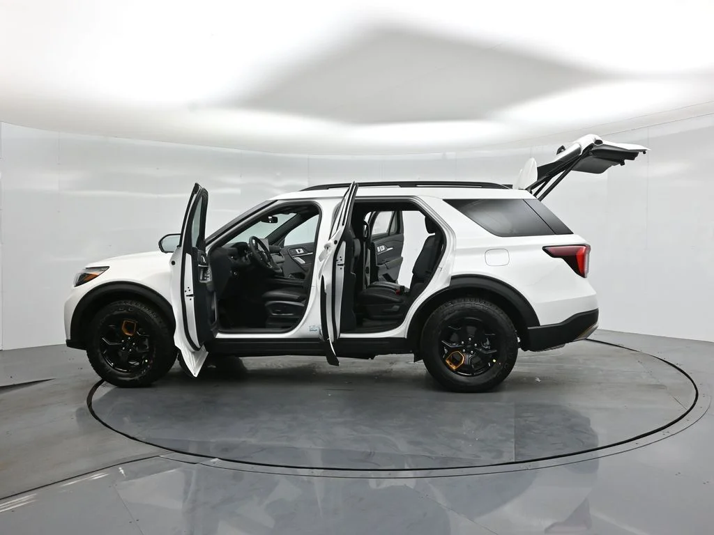 New 2026 Star White Metallic Tri-Coat Ford Tremor image 36