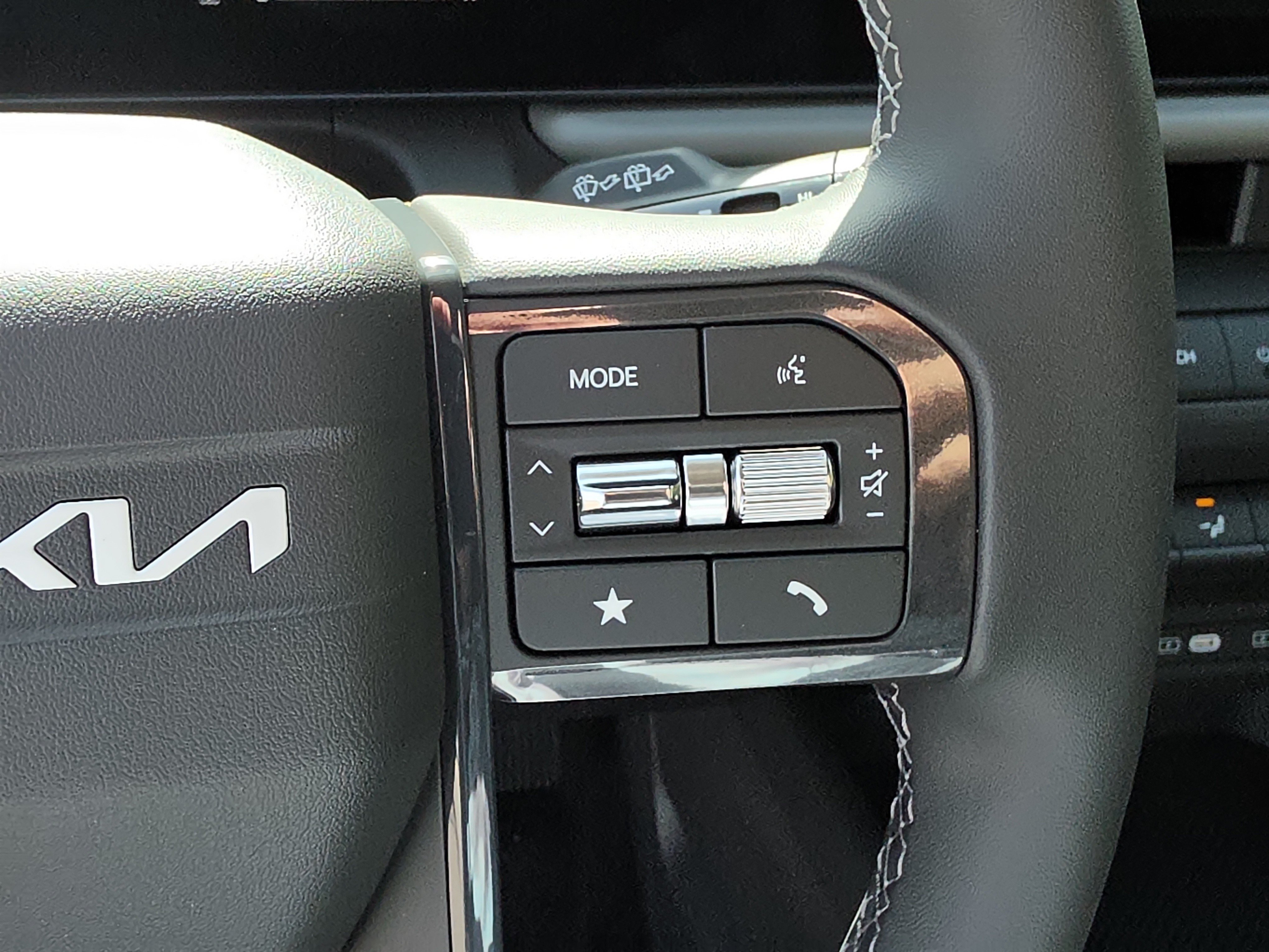 New 2027 Ivory Silver Kia LX image 30