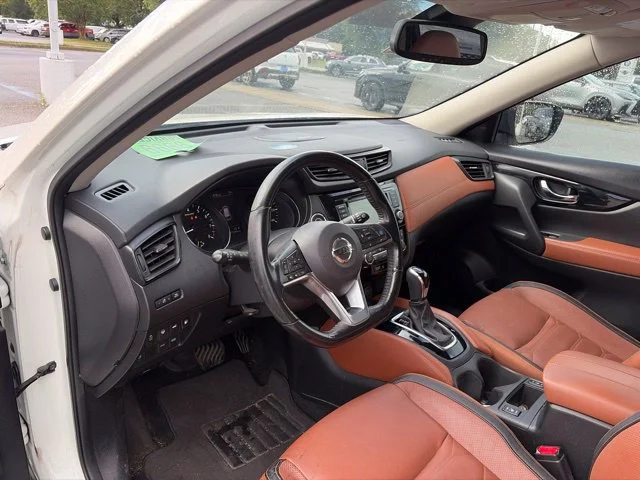 Used 2018 White Nissan SL image 25