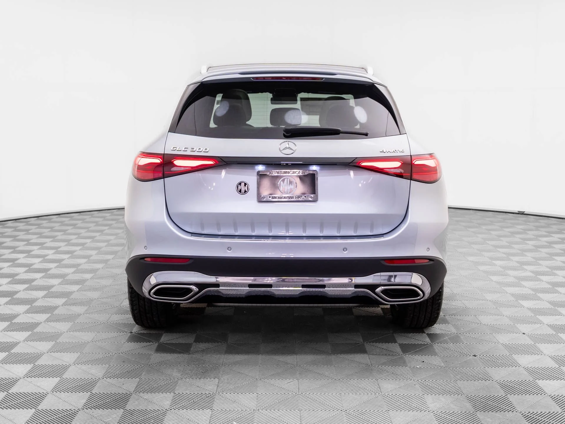 New 2026 Silver Mercedes-Benz GLC 300 image 4
