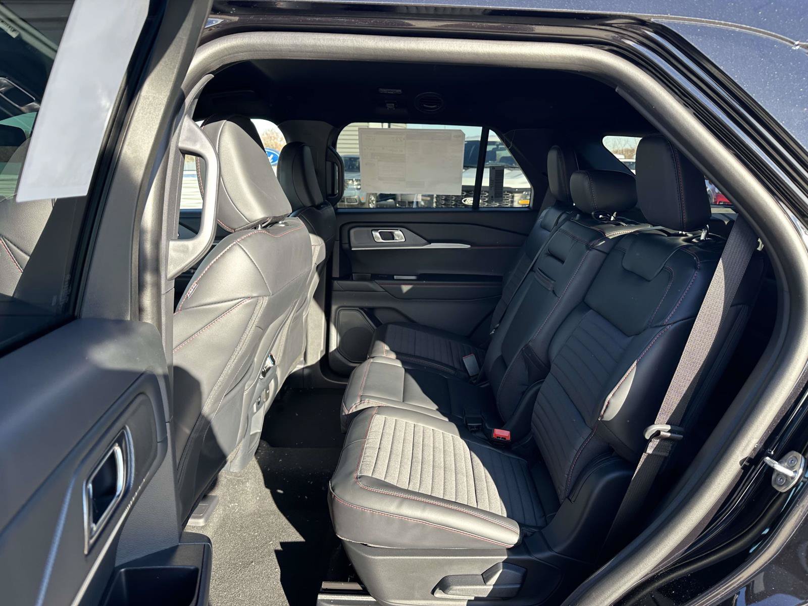 2026 Ford Explorer ST-Line - Photo 12