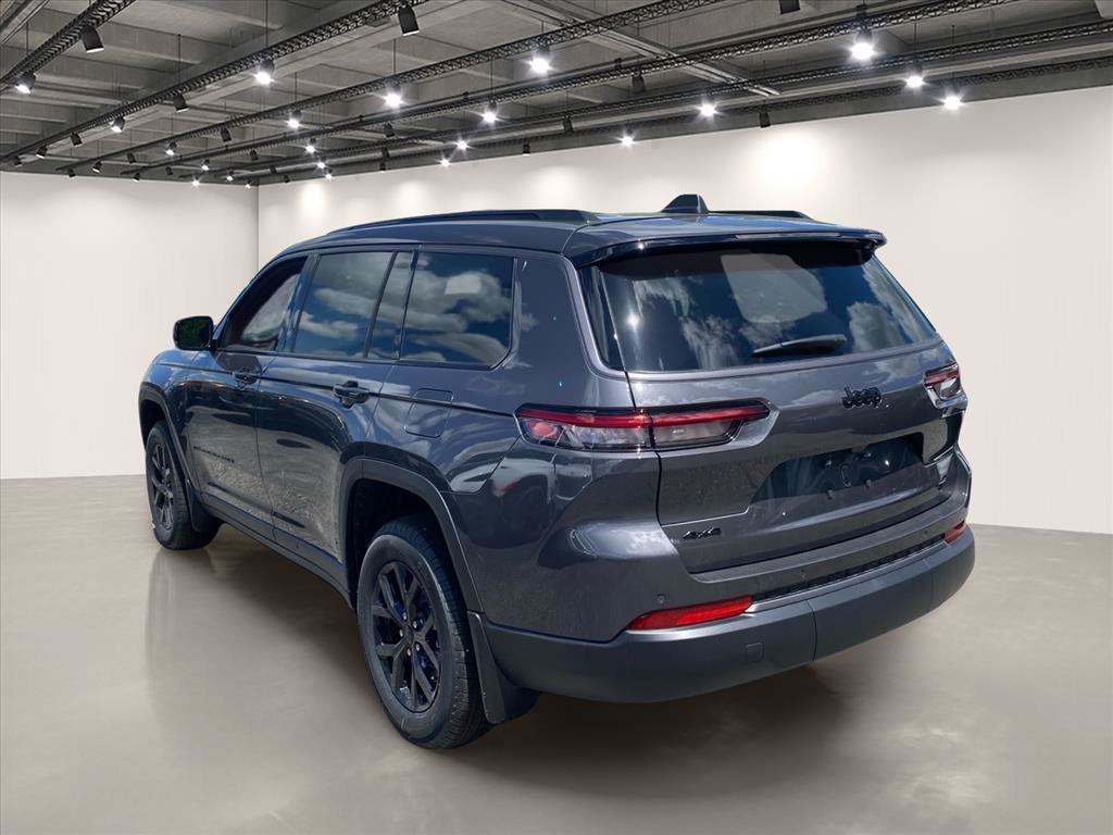 New 2026 Baltic Gray Metallic Clearcoat Jeep Altitude image 3