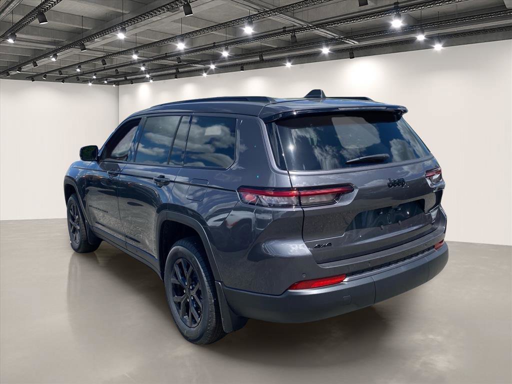 New 2026 Baltic Gray Metallic Clear-Coat Exterior Paint Jeep Altitude image 3
