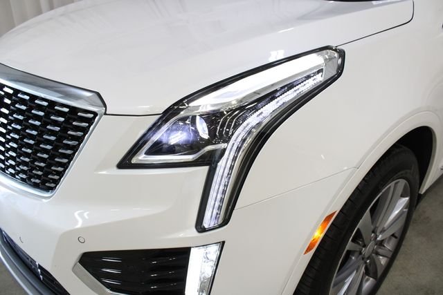 Used 2024 Crystal White Tri-Coat Cadillac Premium Luxury image 35