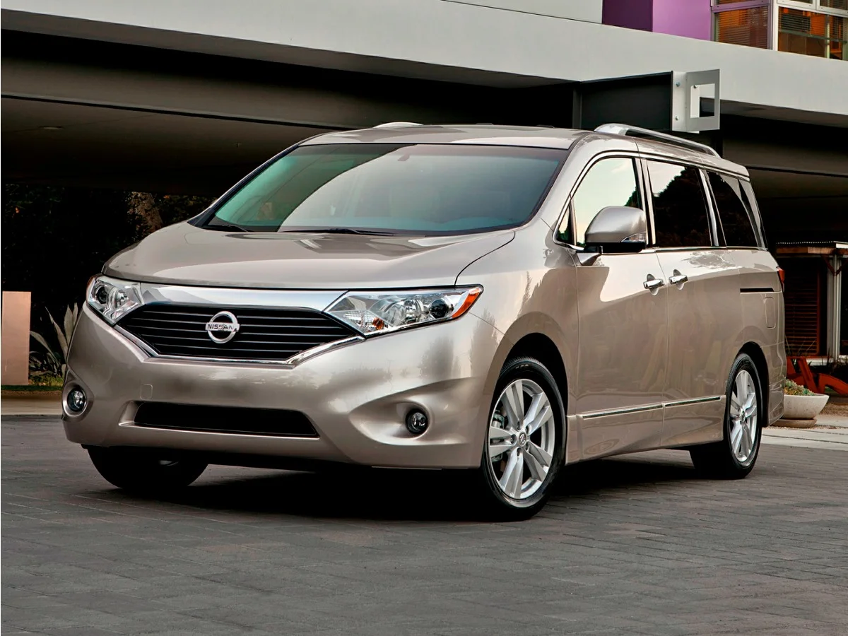 2016 Nissan Quest SV's photo