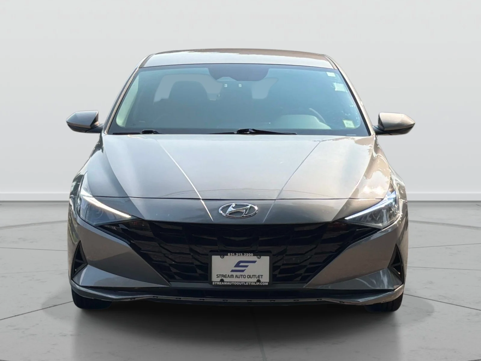 Used 2023 Silver Hyundai SE image 2