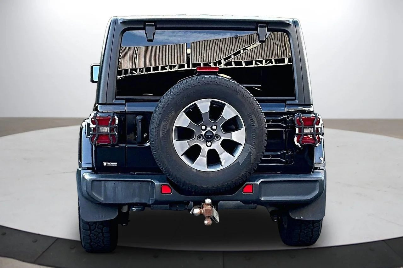 Used 2021 Black Jeep Sahara image 7