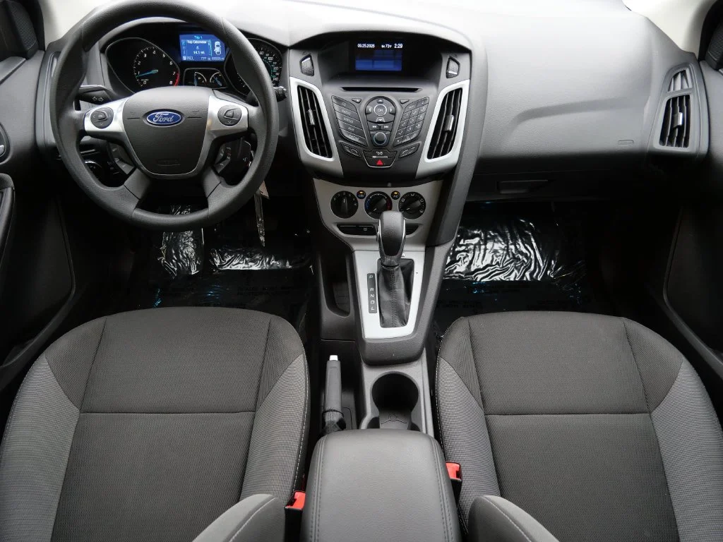 Used 2012 Blue Ford SE image 15