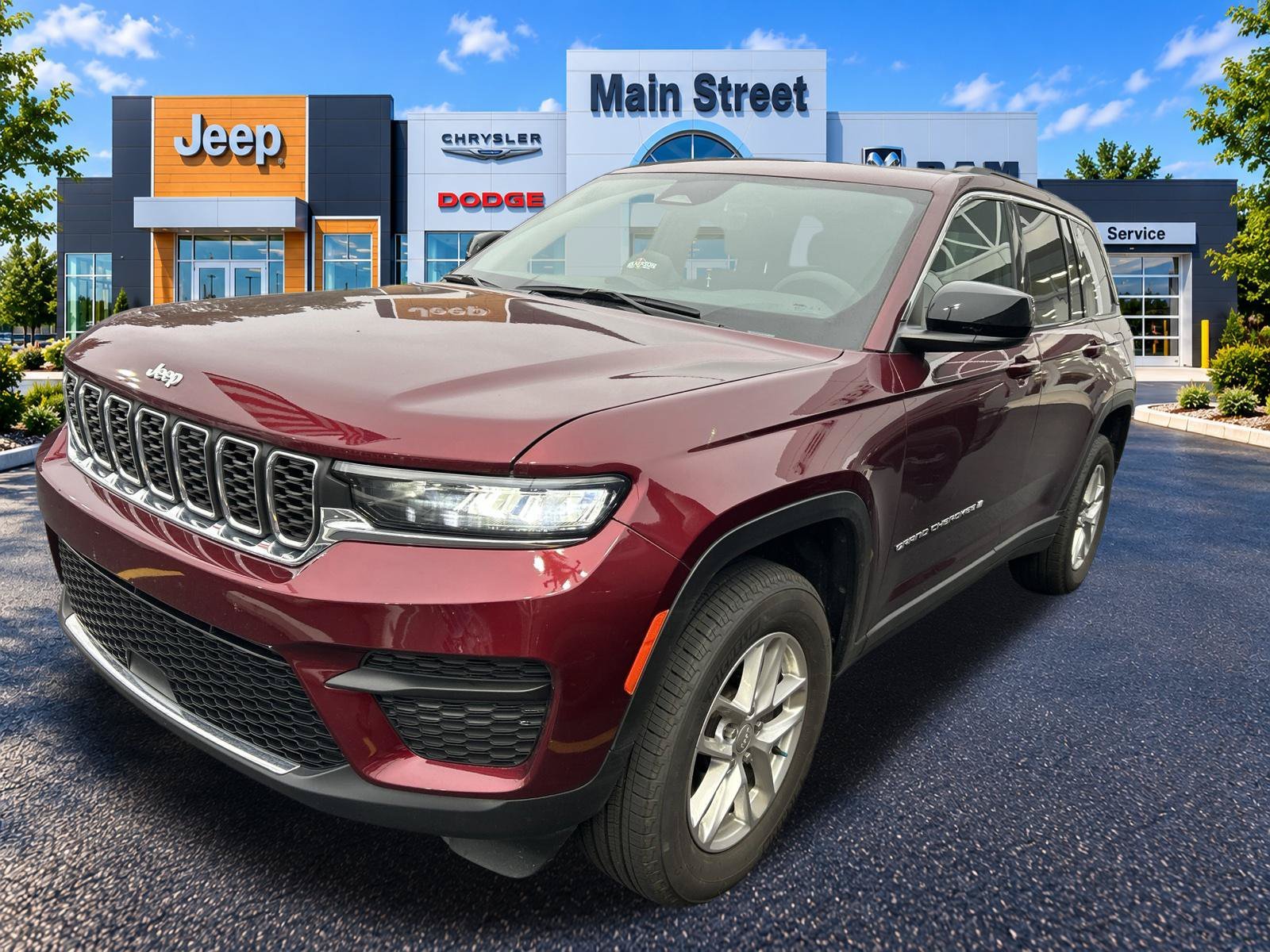 Used 2025 Red Jeep Laredo X image 2