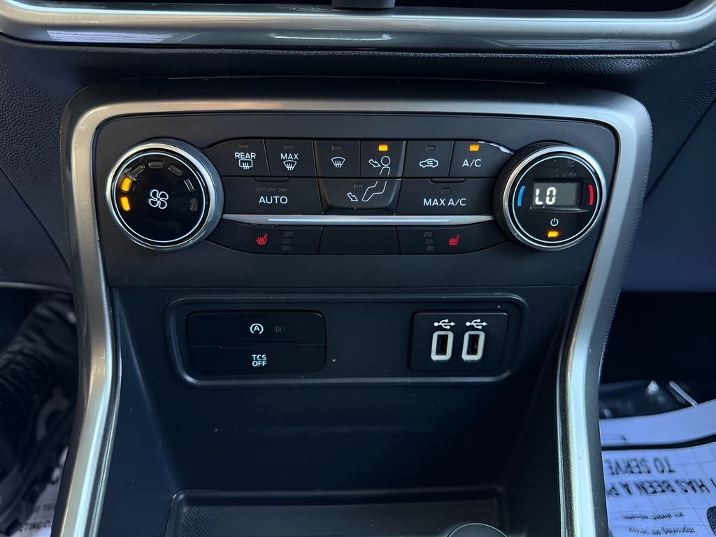 Used 2018 Gray Ford SE image 17