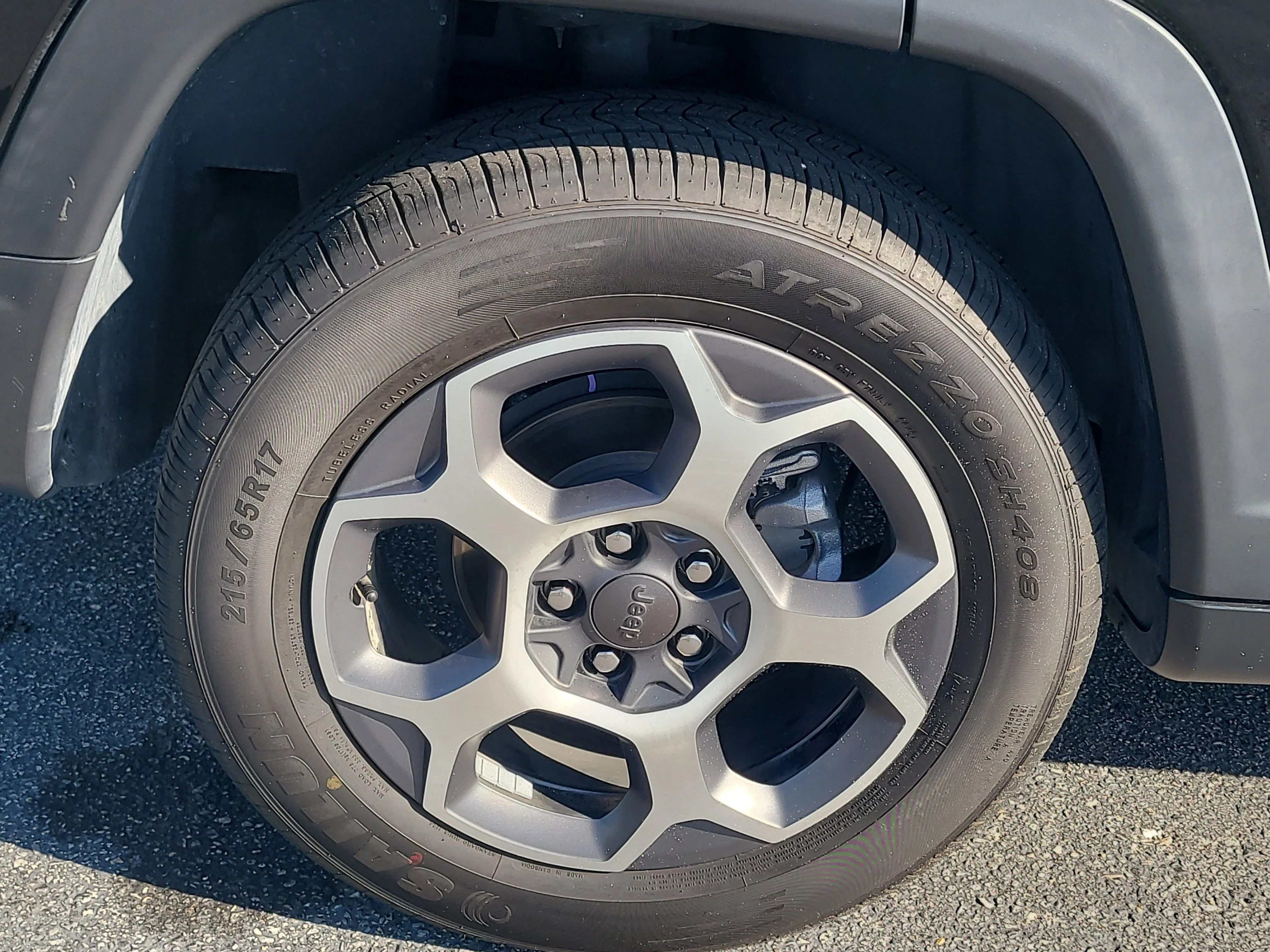 Used 2022 Diamond Black Crystal Pearlcoat Jeep Trailhawk image 8