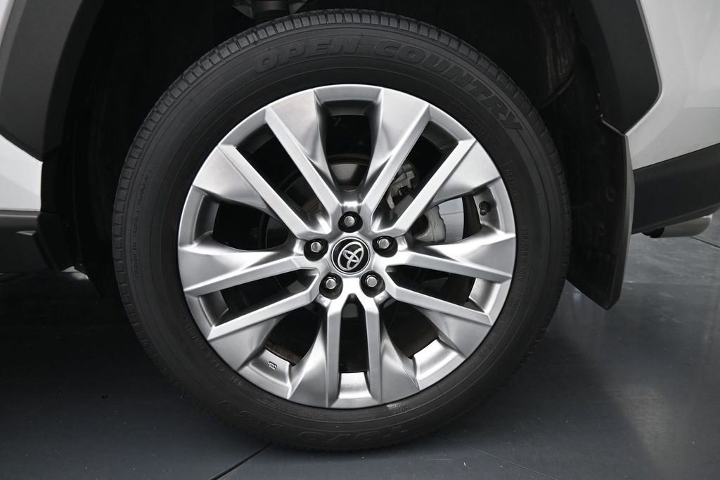 Used 2024 Beige Toyota XLE Premium image 15