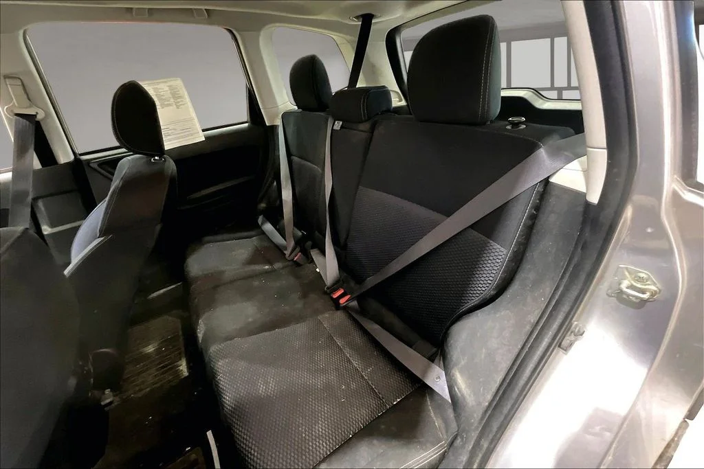 Used 2016 Silver Subaru 2.5i Premium image 25