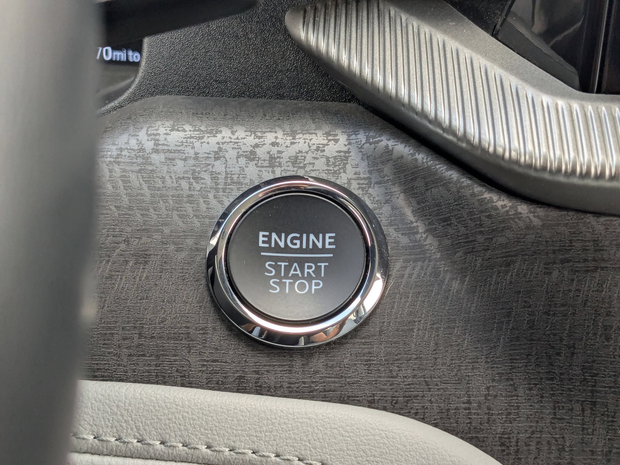 Used 2025 White Metallic Ford Platinum image 21