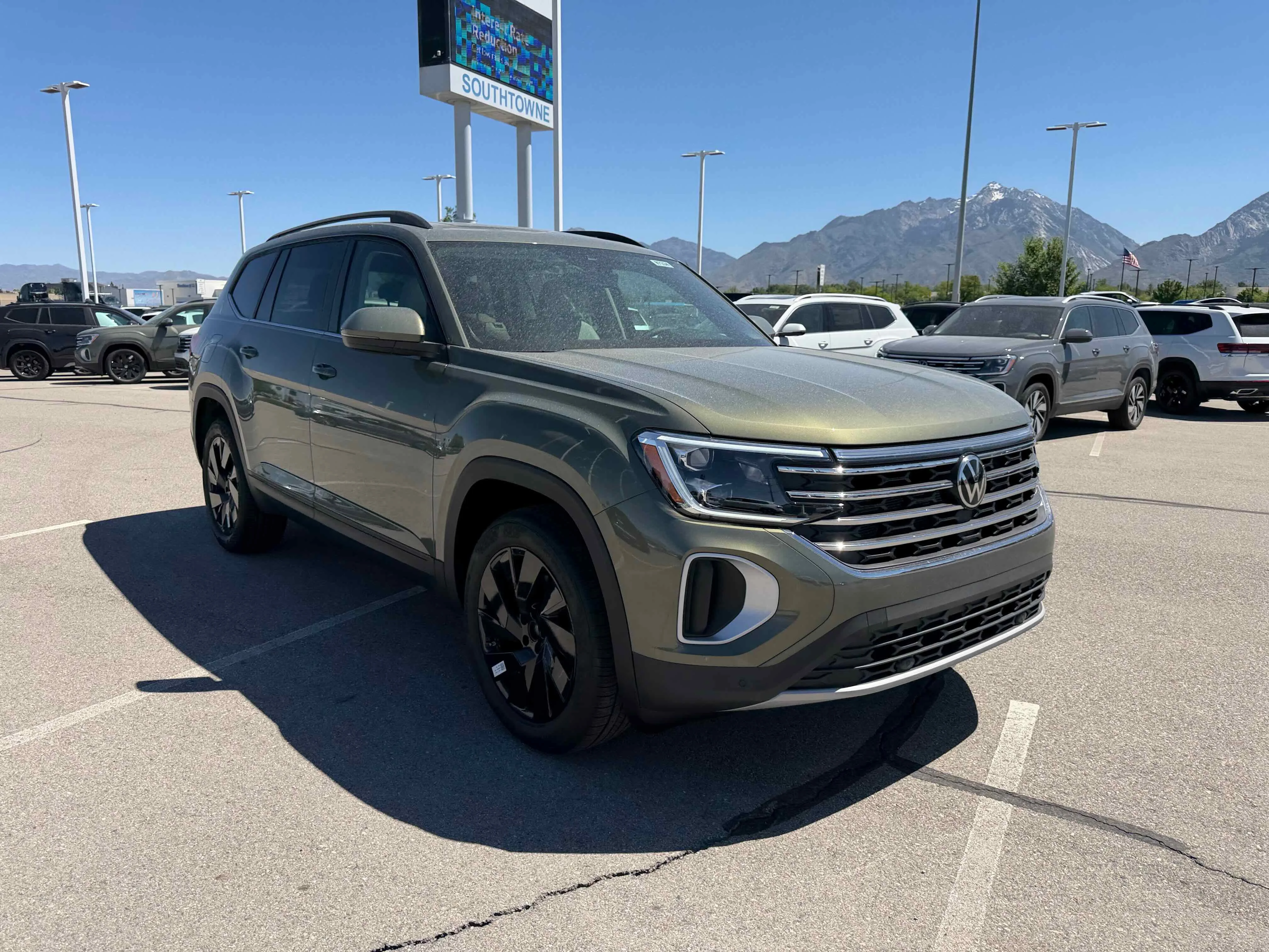 New 2026 Green Volkswagen 2.0T SE w/Technology image 9