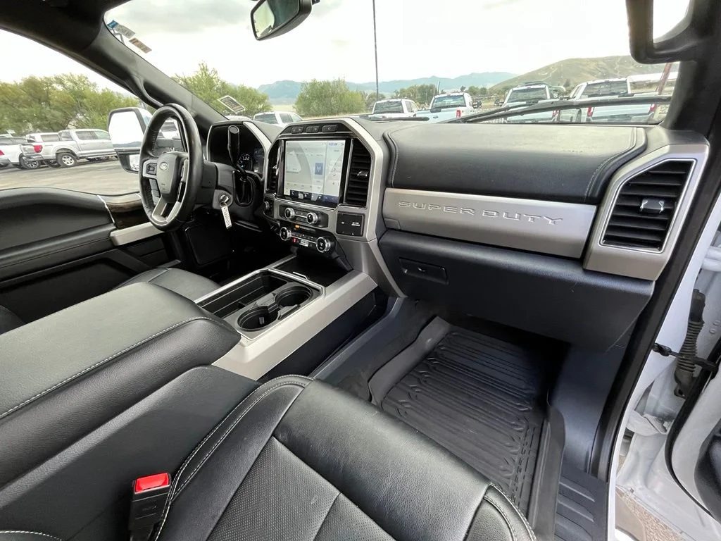 Used 2022 White Ford Lariat image 19