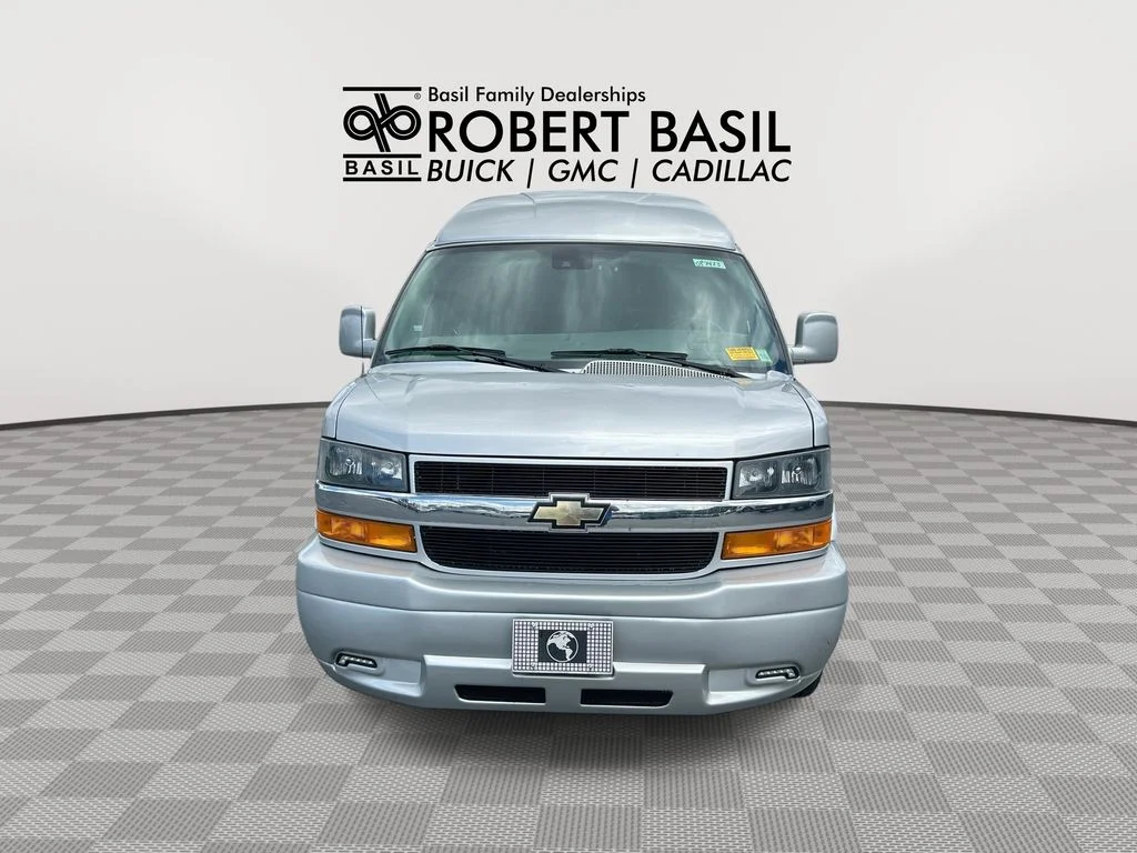 Used 2021 Silver Chevrolet LS image 3