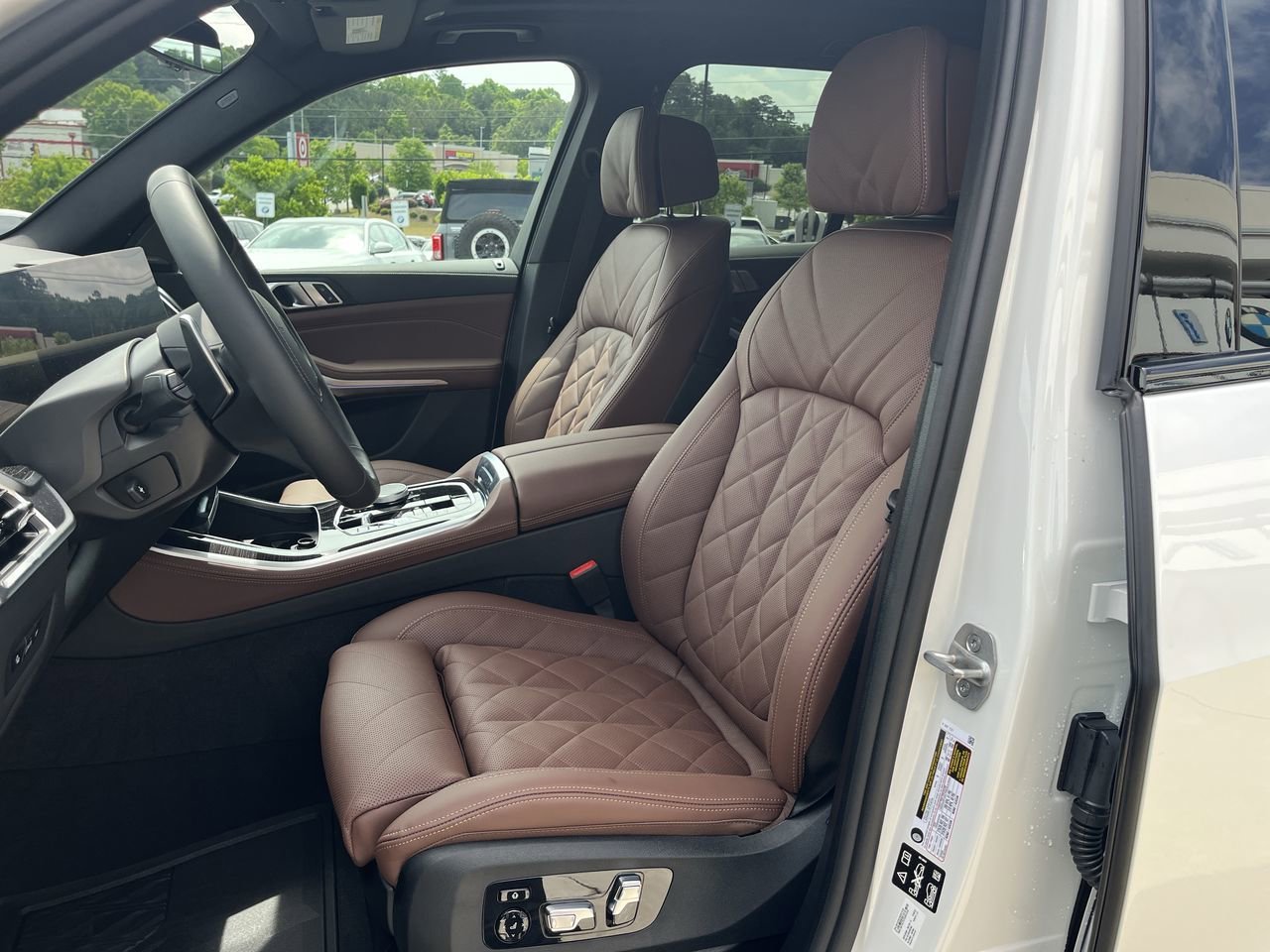 New 2026 Mineral White Metallic BMW xDrive40i image 14