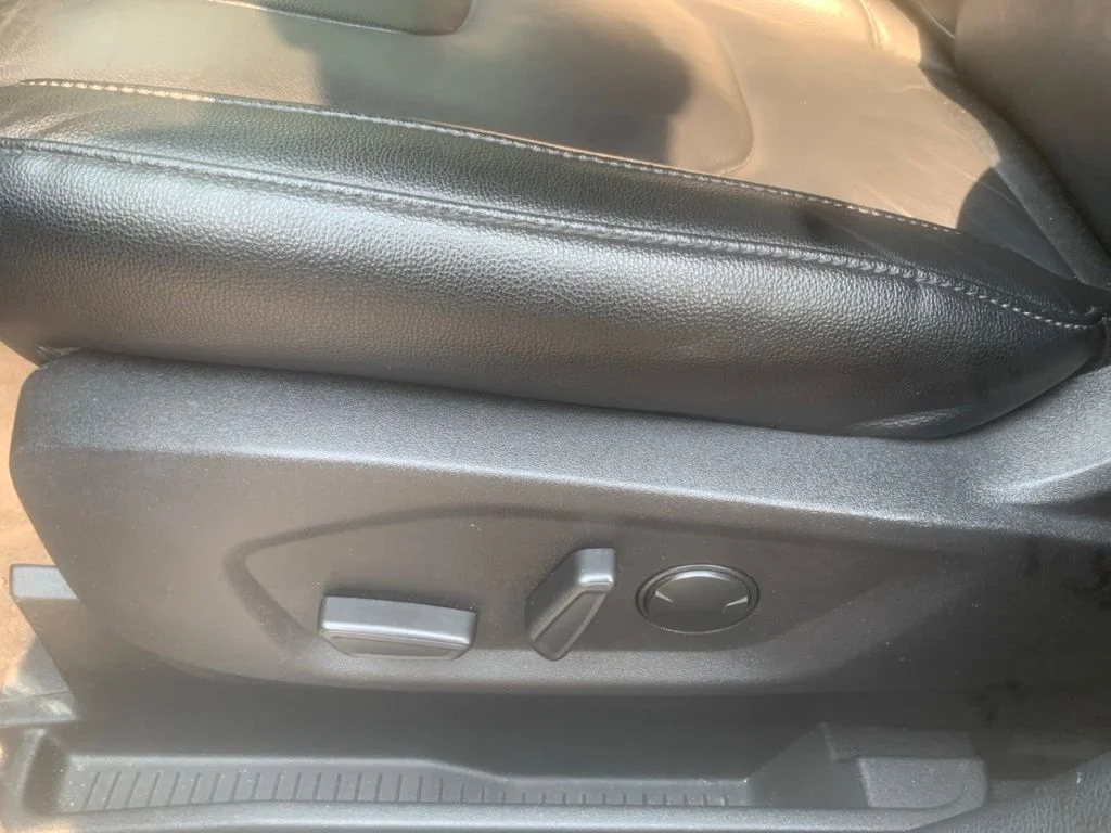 Used 2022 Silver Metallic Ford Titanium image 10